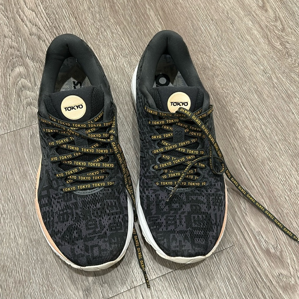 Asics Gel-Cumulus tennis shoes